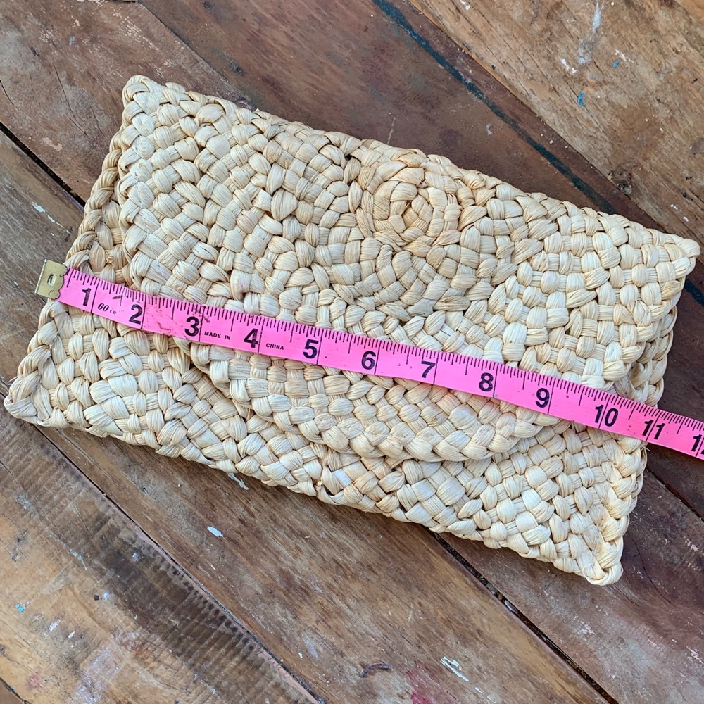 Gorgeous Straw Envelope Clutch - Picture 7 of 8